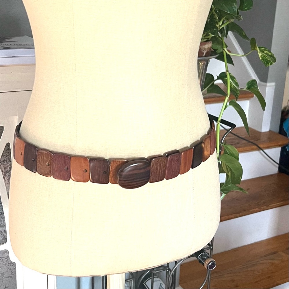 Vintage Wooden Belt Brown Tones Size Small-Medium Good Condition